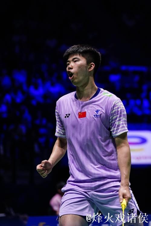 翁泓阳轻松取胜 顺利晋级羽毛球世锦赛男单次轮