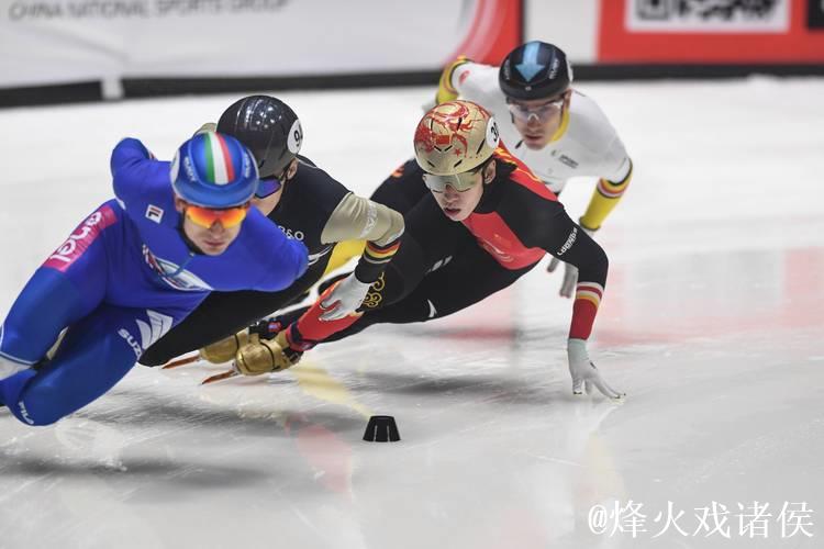 短道速滑世巡赛:中国队强势晋级男子5000米接力半决赛 短道速滑世巡赛:中国队强势晋级男子5000米接力半决赛